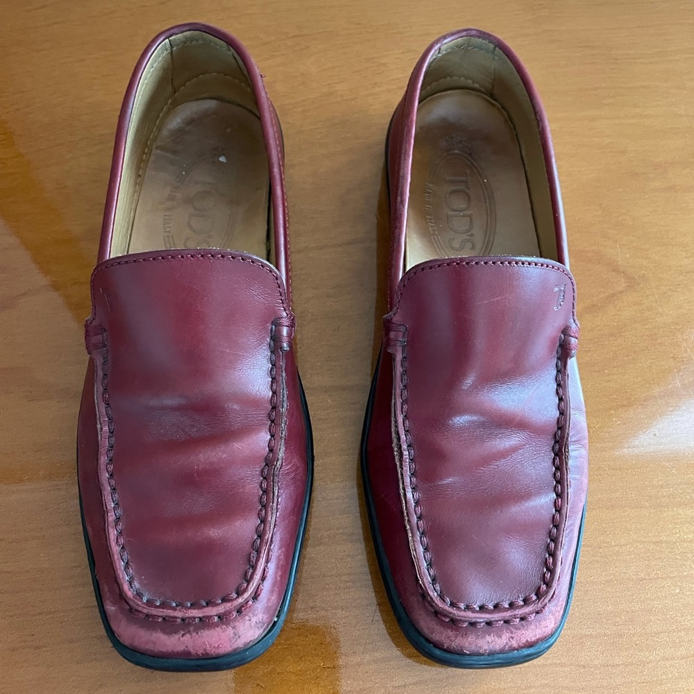 TOD’S loafers. Authentic used. Burgundy.